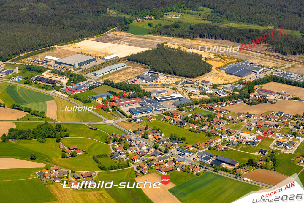 Das Luftbild zeigt : Altenkreith Roding - Die Luftaufnahme wurde 2024 vom UL-Flugzeug aus erstellt ( keine Drohne ) - Hochauflösende Luftaufnahme - Für grossformatige Ausdrucke geeignet. Die Geschenkidee !Mit Lizenz und Bildrechte bestellbar