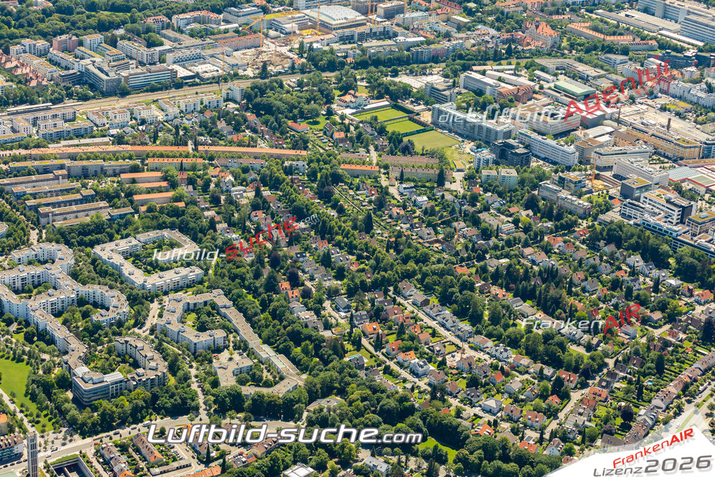 Aktuelles Luftbild von Mittersendling München - Die Luftaufnahme wurde 2022 mittels UL-Flugzeug erstellt ( keine Drohne ) - hochauflösende Kamera-Systeme von  Canon -Beste Qualität - Für grossformatige Ausdrucke geeignet. Die Geschenkidee !