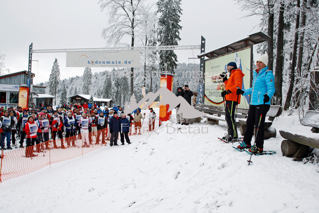 20130124_fb_5662 | 2. Bodenmaiser Schneeschuhnacht mit Rosi Mittermaier und Christian Neureuther

Bild: Warm Up mit Rosi und Christian am Bretterschachten vor dem Start in die Schneeschuhnacht