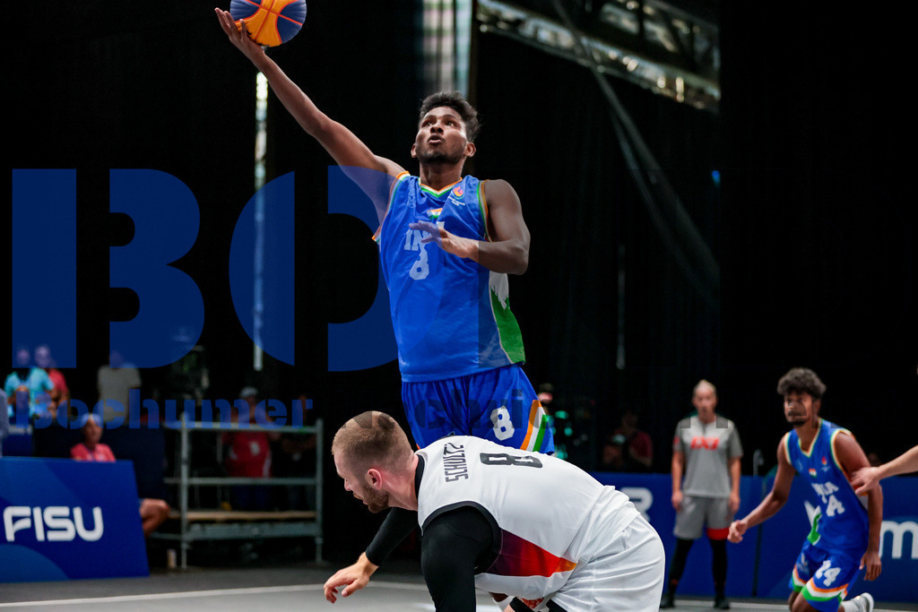 SES_TTG3X320250718-1915 | bond - Realisiert mit Pictrs.com