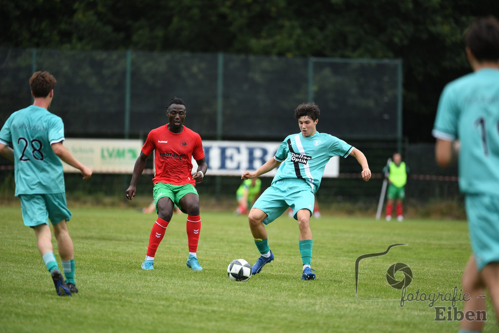 Sport-Duwe Cup | Sport-Duwe Cup Oldenburg; TuS Eversten (mint)-VFL Oldenburg (rot) am 05.07.2025 in Oldenburg (Sportanlage TuS Eversten), Photo: Philip Eiben 2025 - Realisiert mit Pictrs.com