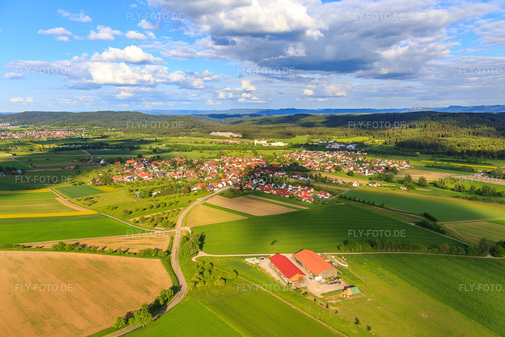Luftbild: Ortsansicht von Westen im Ortsteil Wittershausen in Vöhringen im Bundesland Baden-Württemberg in Deutschland. Foto: IMG_114750.jpg vom 31.05.2019 durch Werner Riehm/FLY-FOTO.de