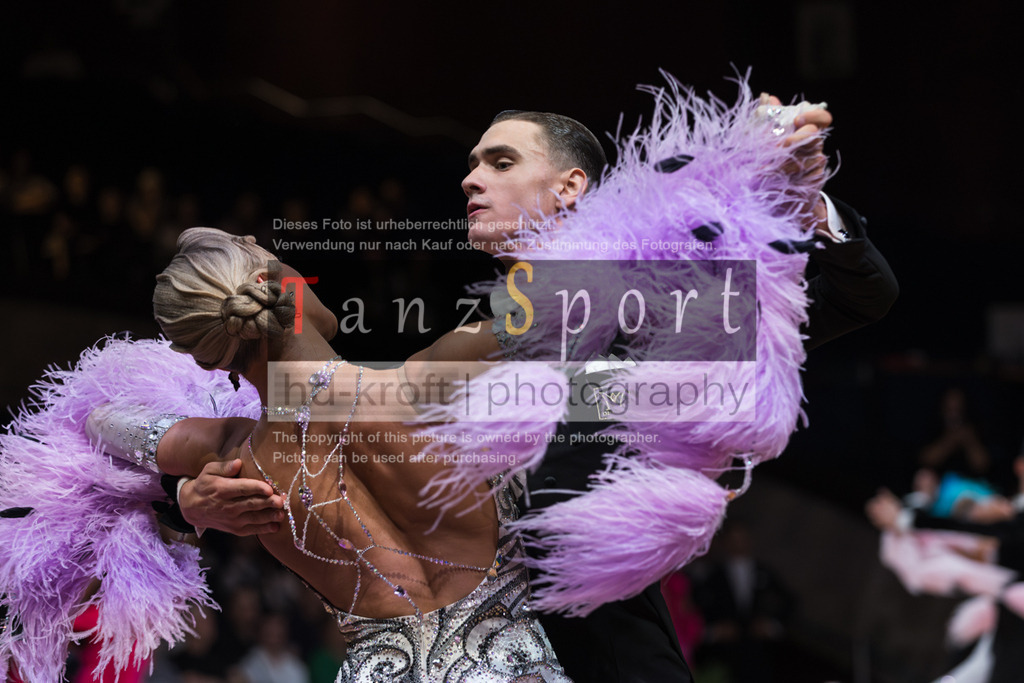 20250820_WDSF Standard Rising Stars R3-3291 | Tanzsportbilder, Standardtanz, Lateintanz, WDSF, DTV, LTVB, dancecomp, goc, hessen tanzt, blaues band der spree, walzer, tango, wiener walzer, slowfox, quickstepp, samba, rumba, cha-cha-cha, paso doble. jive, hd-kroft photography, turniertanzsport