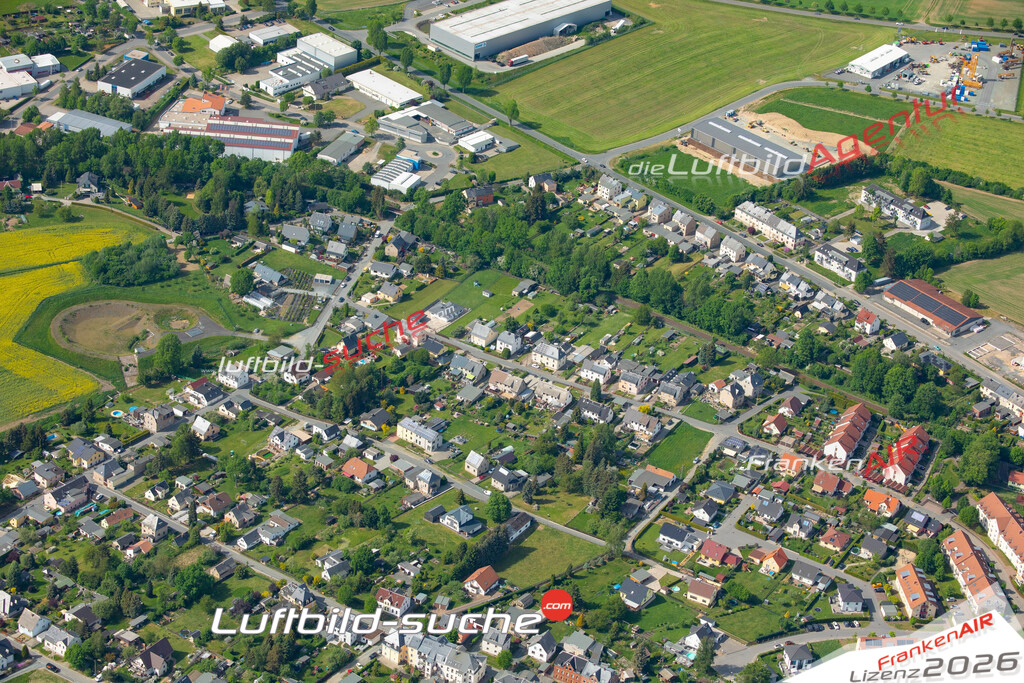 Das Luftbild der Stadt Treuen wurde 2022 vom Flugzeug heraus erstellt (keine Drohnen-Aufnahmen) Aufnahmehöhe ca.450 Meter- hohe Bildauflösung und Druck-Qualität. Garantiert!