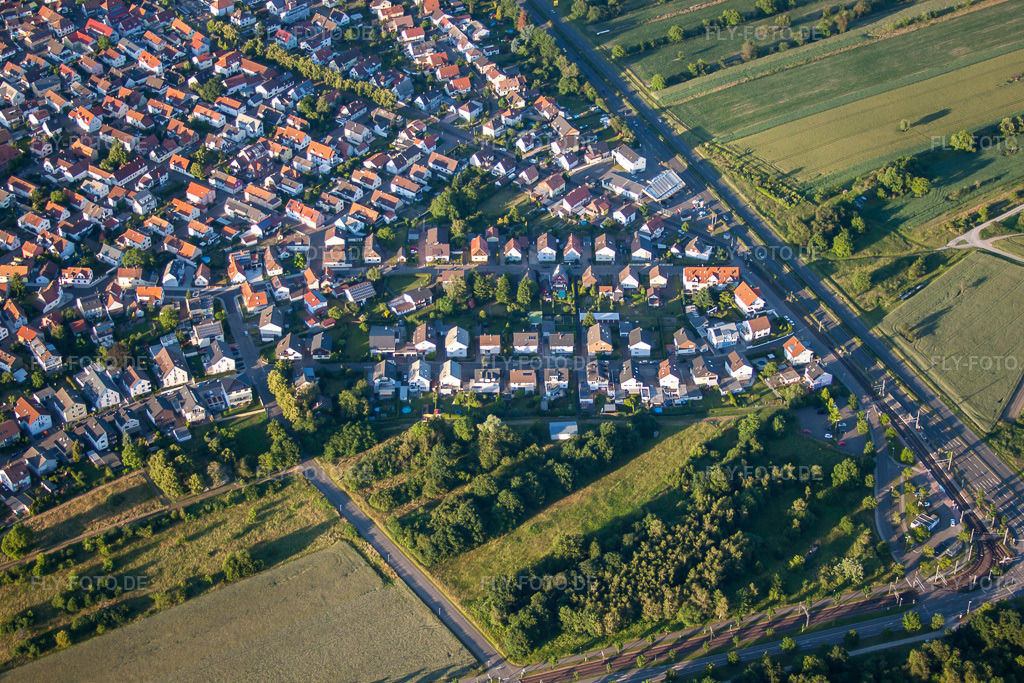 Luftbild: Franz-Allgaier-Straße im Ortsteil Mörsch in Rheinstetten im Bundesland Baden-Württemberg in Deutschland. Foto: IMG_66713.jpg vom 05.06.2014 durch Werner Riehm/FLY-FOTO.de