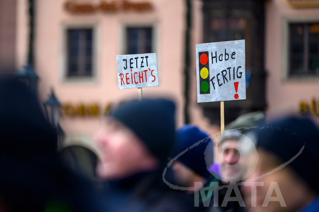 _DWA4621 | Bauerndemo gegen Agrarpolitik der Bundesregierung  auf dem Straße Obstmarkt und Hauptmarkt . Nürnberg, 08.01.2024 - Realisiert mit Pictrs.com