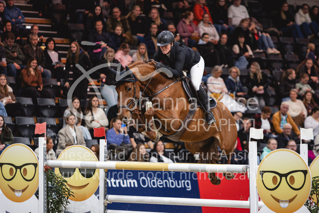 241103_Oldenburg_FinaleMittlereTour-225 | Deine schönsten Turniermomente als professionelle Fotos! Entdecke hochwertige Pferdesport-Fotografie im Online-Shop. Jetzt Fotos finden & bestellen!