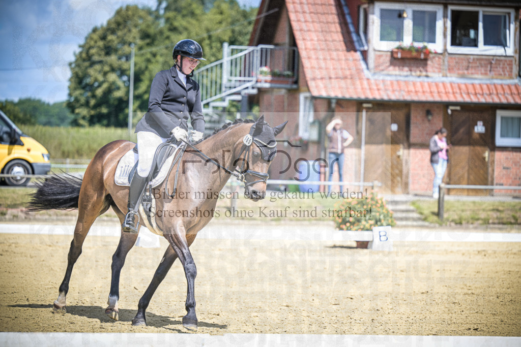 DOS_0719 | Entdecke hochwertige Reitturnierfotos von Foto Oger. Professionell, emotional und authentisch – jetzt Lieblingsmomente im Shop bestellen.Deutschlandweite Turnierfotografie. - Realisiert mit Pictrs.com