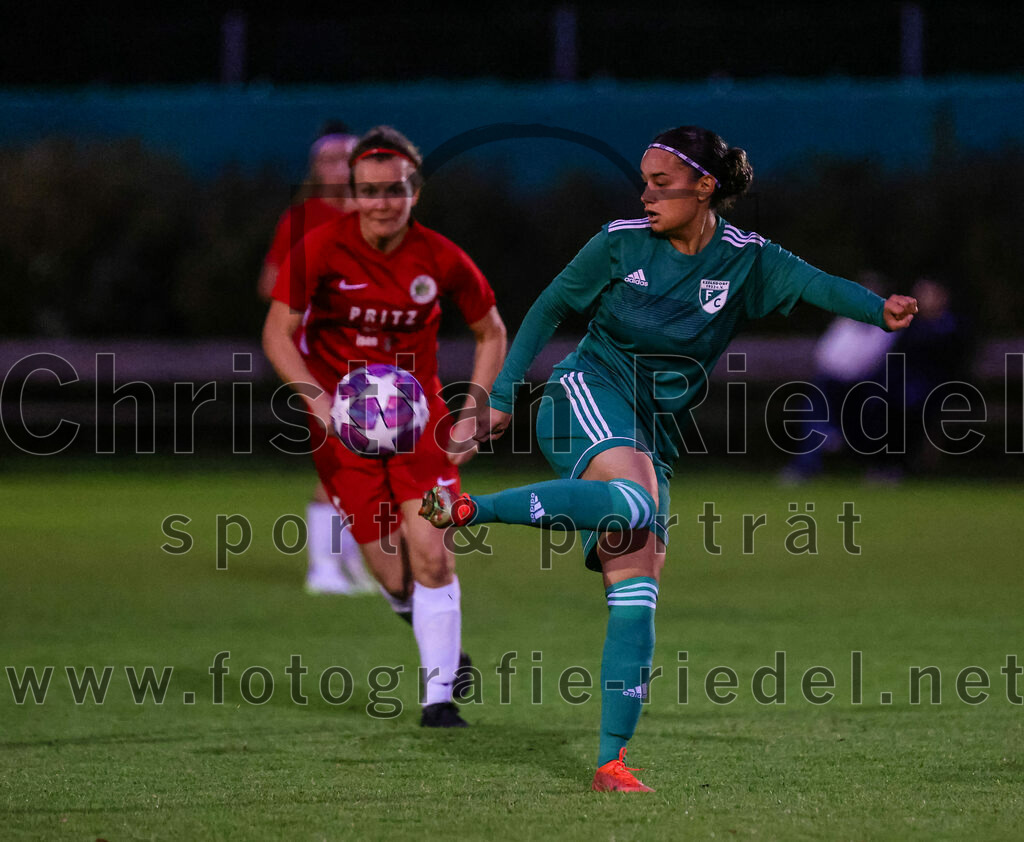 2023-10-21_080_FC_Forstern_gegen_FC_Ezelsdorf | Forstern, Deutschland, 21.10.2023:
Fußball, Frauen Bayernliga 2023 / 2024, 8. Spieltag, FC Forstern gegen FC Ezelsdorf, Endergebnis: 2:1

Senay Alibek (FC Ezelsdorf, #19)

Foto: Christian Riedel / fotografie-riedel.net