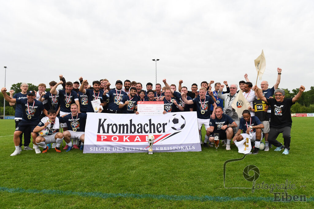 1. FC Nordenham-SV GOTANO | Kreispokal Finale Jade-Weser-Hunte 1. Mannschaften; 1.FC Nordenham (weiß)-SV GOTANO (blau) am 15.06.2025 in Rastede (Sportanlage Köttersweg), Photo: Philip Eiben 2025 - Realisiert mit Pictrs.com