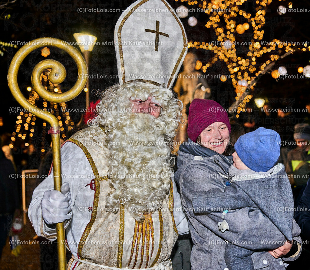 ALP7695_Wieselburger Advent_Nikolaus | (C)FotoLois.com, Alois Spandl, Wieselburger Advent im Schlosspark, Besuch durch den Hl. Nikolaus und seinen Krampussen, Sa 3. Dezember 2022.