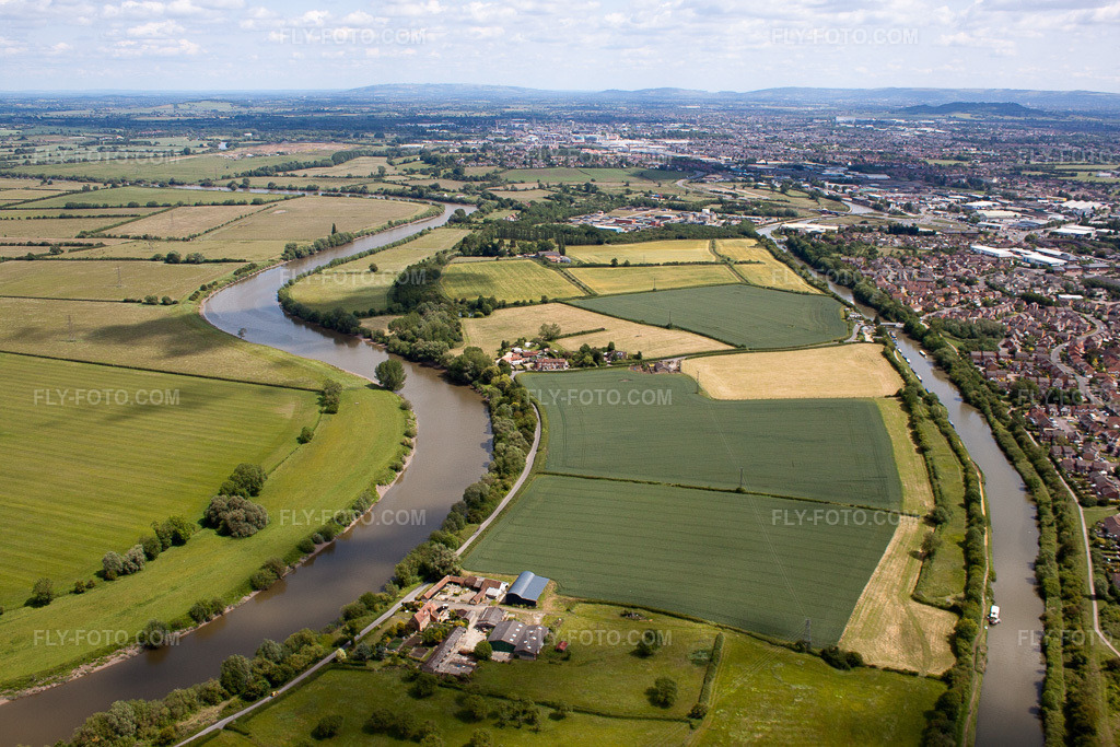 Aerial view: River Severn and Gloucester-Sharpness Canal at Quedgeley in Quedgeley in the state England, Great Britain. – Photo: IMG_40799(39770).jpg taken on 06/11/2011 by Werner Riehm/FLY-FOTO.com – Resolution of the original: 4752 x 3168 px