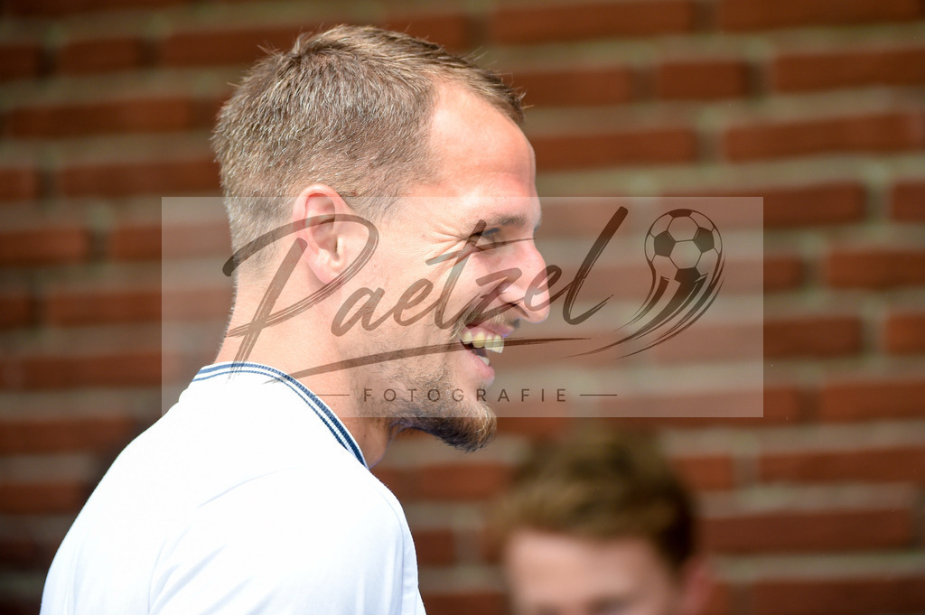 BSBOSN_20210626_0033 | Fussball, Herren: Ulrich Taffertshofer (VfL Osnabrueck) lacht, laechelt, lachen beim Testspiel zwischen TuS Bersenbrueck und VfL Osnabrueck im Hasestadion am 26.06.2021 in Bersenbrueck, Deutschland. - Realisiert mit Pictrs.com