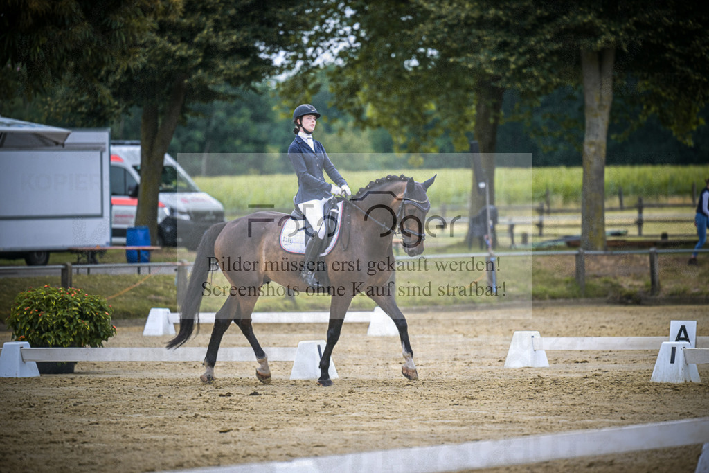 DOS_4397 | Entdecke hochwertige Reitturnierfotos von Foto Oger. Professionell, emotional und authentisch – jetzt Lieblingsmomente im Shop bestellen. - Realisiert mit Pictrs.com