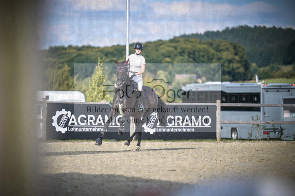 DOS_2682 | Entdecke hochwertige Reitturnierfotos von Foto Oger. Professionell, emotional und authentisch – jetzt Lieblingsmomente im Shop bestellen.Deutschlandweite Turnierfotografie. - Realisiert mit Pictrs.com