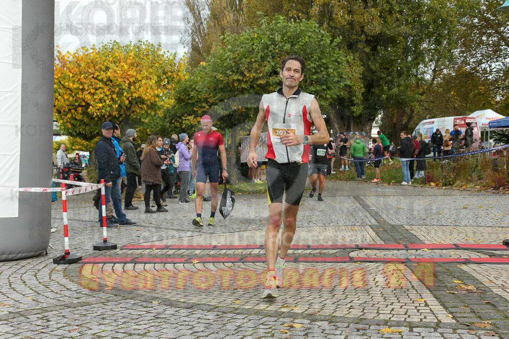 241020_1102_EX1_0802 | Sportfotografie im Rhein-Sieg Kreis, Köln, Bonn, NRW, Rheinland Pfalz, Hessen, etc. Unser Tätigkeitsfeld umfasst den Laufsport vom Volkslauf über den Marathon, Duathlon, Triathon bis zum Ultralauf wie Kölnpfad Ultra oder Schindertrail.