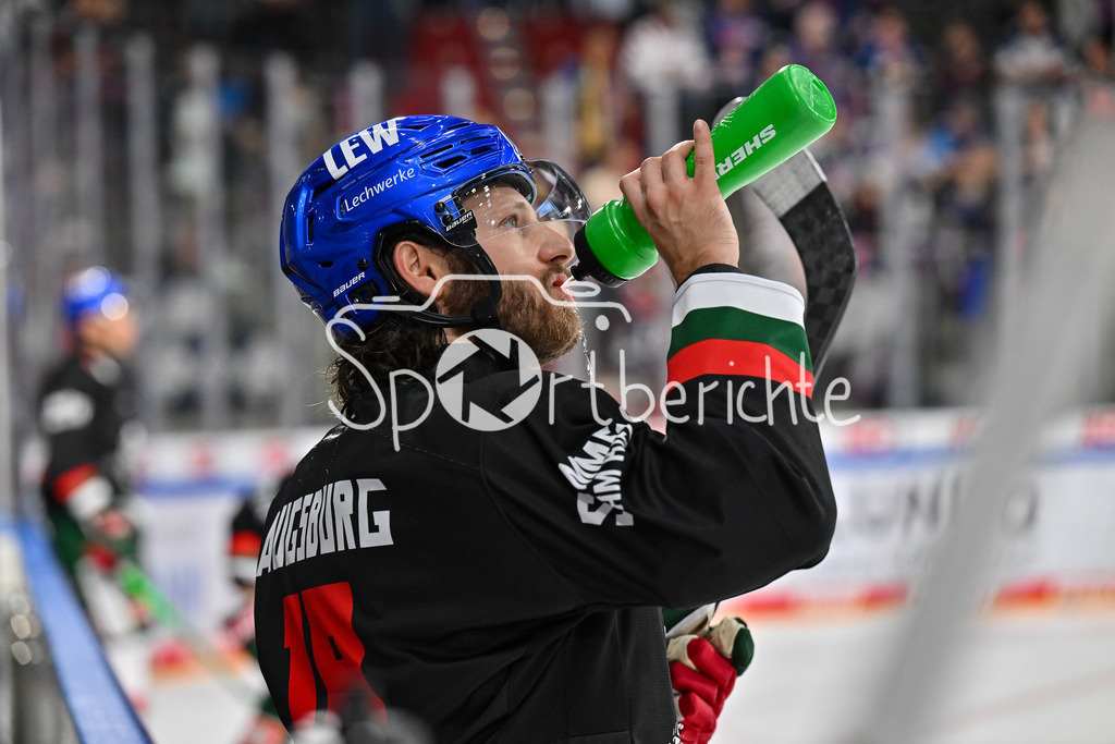 Nürnberg Ice Tigers - Augsburger Panther | Im Bild Anthony LOUIS (Augsburger Panther #18) beim Warmup vor der Partie / Freisteller / Einzelfoto