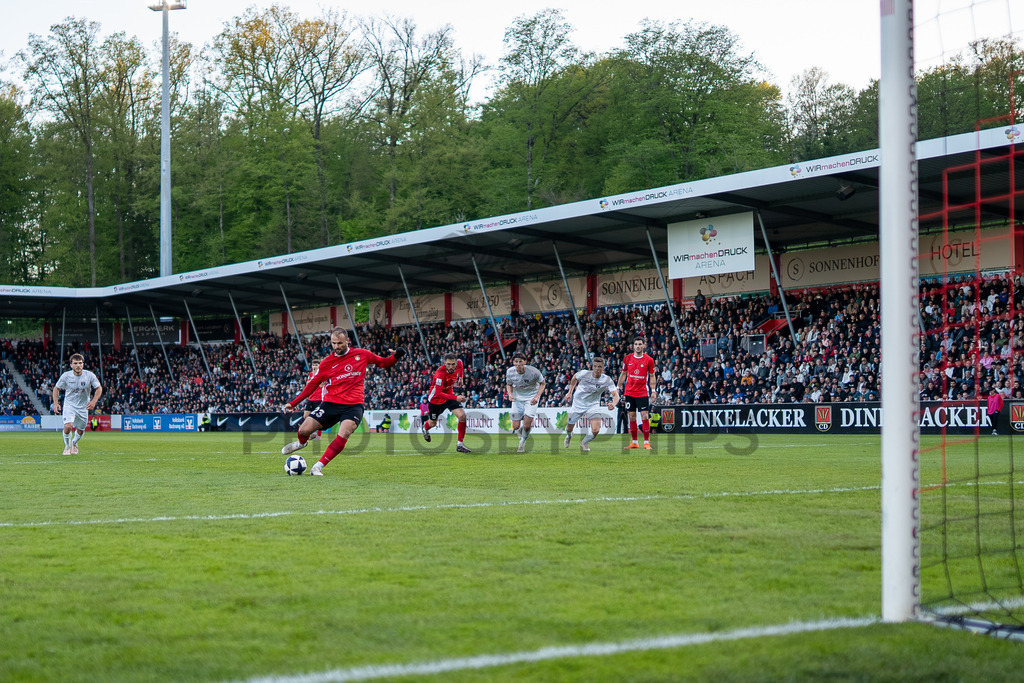SG Sonnenhof Großaspach vs. SGV Freiberg, Fussball, Regionalliga Suedwest, 30. Spieltag, 22.04.2026 | Fabian Eisele (SG Sonnenhof Großaspach, #23) erzielt das 2:0 per Elfmeter,SG Sonnenhof Großaspach vs. SGV Freiberg, Fussball, Regionalliga Suedwest, 30. Spieltag, 22.04.2026