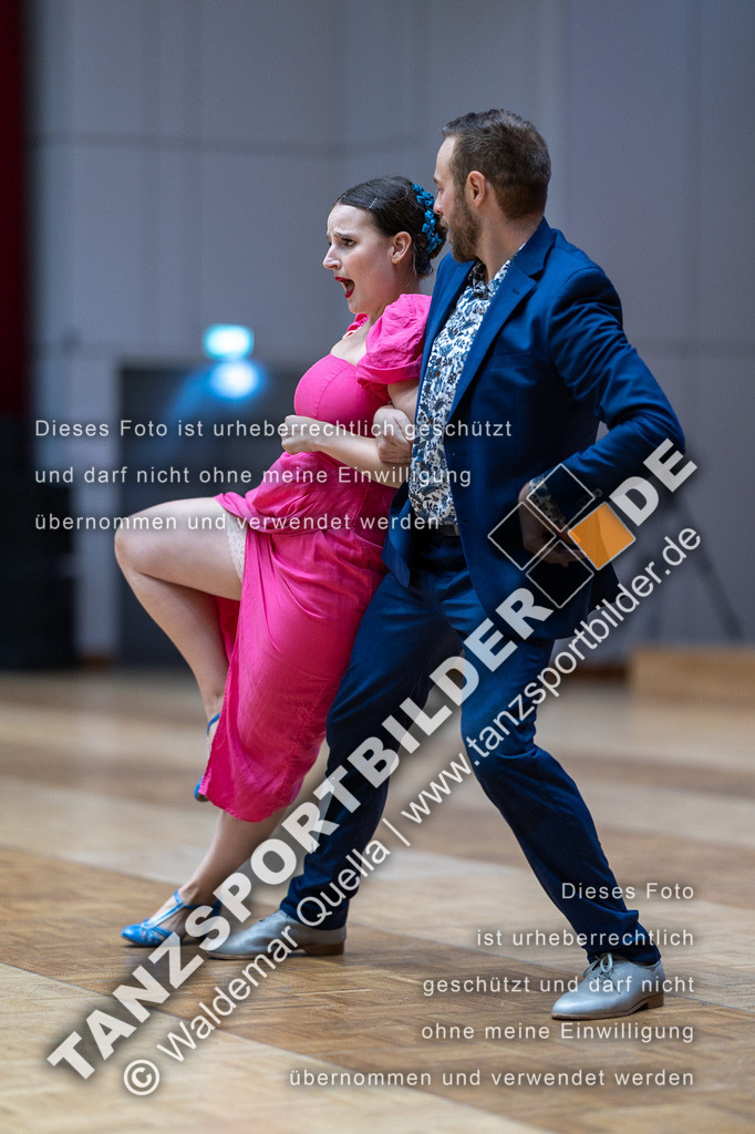 20230812-02288 | Hier finden Sie Tanz Bilder vom Latein und Standard Formationen tanzen. Sportbilder vom Tanzsport. Schöne Fotos und von Weltmeisterschaft, Europameisterschaft, Bundesliga, Regionalliga, Oberliga und Landesliga sowie von GOC Stuttgart, DanceComp, WM Bremen