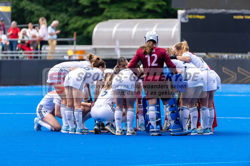 Final4_20250601-1121-HK108299 | Krefeld, Deutschland, 01.06.2025:  Feldhockey Final4 2025 – „Deutsche Feldhockey-Meisterschaften 2025“ Harvestehuder HTC - Düsseldorfer HC (Finale Damen) im Gerd-Wellen-Hockeyanlage am 01.06.2025 in Krefeld, Deutschland. (Foto von Kramhöller/Fehrmann/Kaste)Krefeld, Germany, 01.06.2025: Feldhockey Final4 2025 – „Deutsche Feldhockey-Meisterschaften 2025“ Harvestehuder HTC - Düsseldorfer HC (Finale Damen) in Gerd-Wellen-Hockeyanlage at 01.06.2025 in Krefeld, Deutschland. (Foto from Kramhöller/Fehrmann/Kaste)