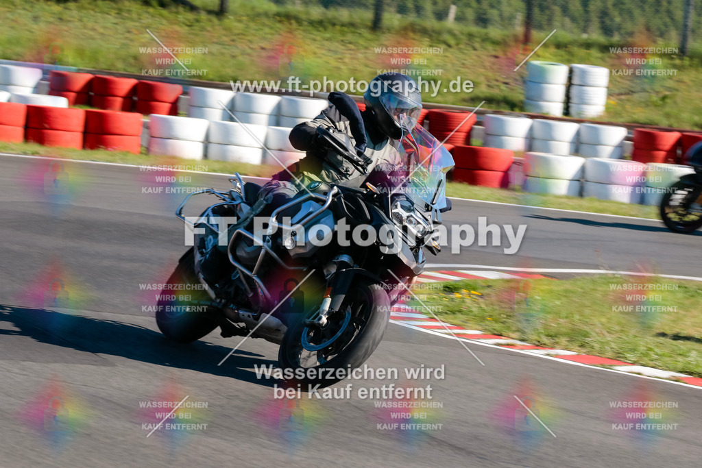 Moto-TeamOBK-21214 | Hier findet Ihr Bilder von Touristenfahrten auf der Nürburgring Nordschleife oder von anderen Veranstaltungen die ich besucht habe. Viel Spass beim Durch Schauen 