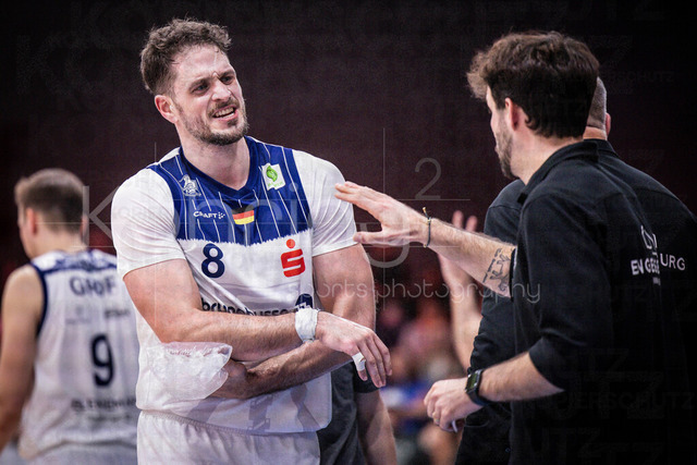 Barmer 2. Basketball Bundesliga ProA: Rheinstars Koeln vs. VfL SparkassenStars Bochum, 08.03.26 | Köln, 08.03.26 - Kilian Dietz (VfL SparkassenStars Bochum, 8) verletzt sich kurz vor Spielende an Spieltag 26 während des Spiels der Barmer 2. Basketball Bundesliga ProA: Rheinstars Koeln vs. VfL SparkassenStars Bochum in der Motor World in Köln.