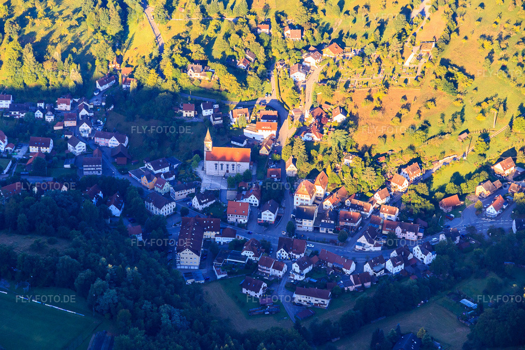 Luftbild: Dorf im Lautertal am Morgen aus Osten im Ortsteil Roßstaig in Spiegelberg im Bundesland Baden-Württemberg in Deutschland. Foto: IMG_093742.jpg vom 23.08.2016 durch Werner Riehm/FLY-FOTO.de