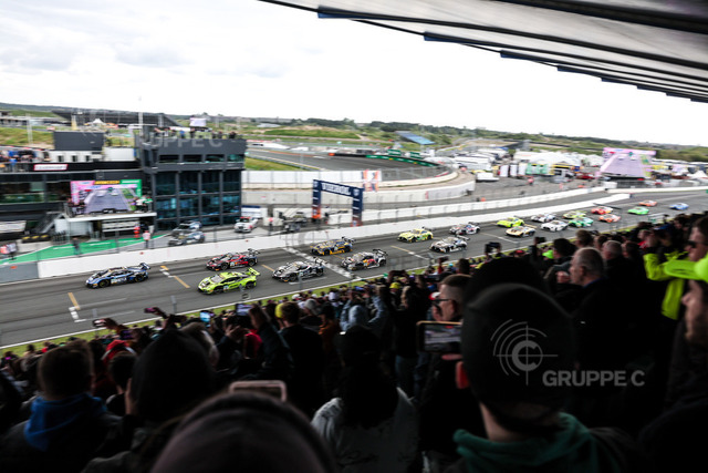 www.hoch-zwei.net | Motorsport-Fotografie: DTM, 24h Nürburgring und GT-Action in hochauflösenden Bildern. Entdecke packende Rennmomente & Impressionen direkt aus der Boxengasse. - Realisiert mit Pictrs.com