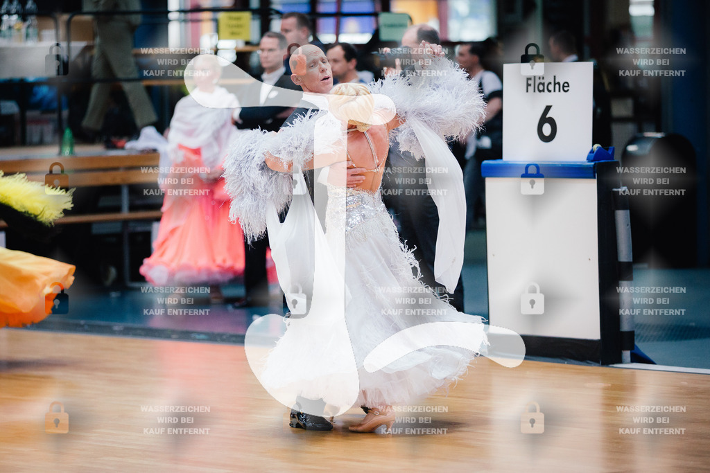 Hessen Tanzt WDSF Open Senior III Standard 4th (332) Thomas Schmidt _ Susanne Schmidt (Schwarz-Rot-Club Wetzlar)-2025-05-17-9885 | Webshop for digital downloads and prints of dance sport, event & show photographer Julian Link - Realisiert mit Pictrs.com