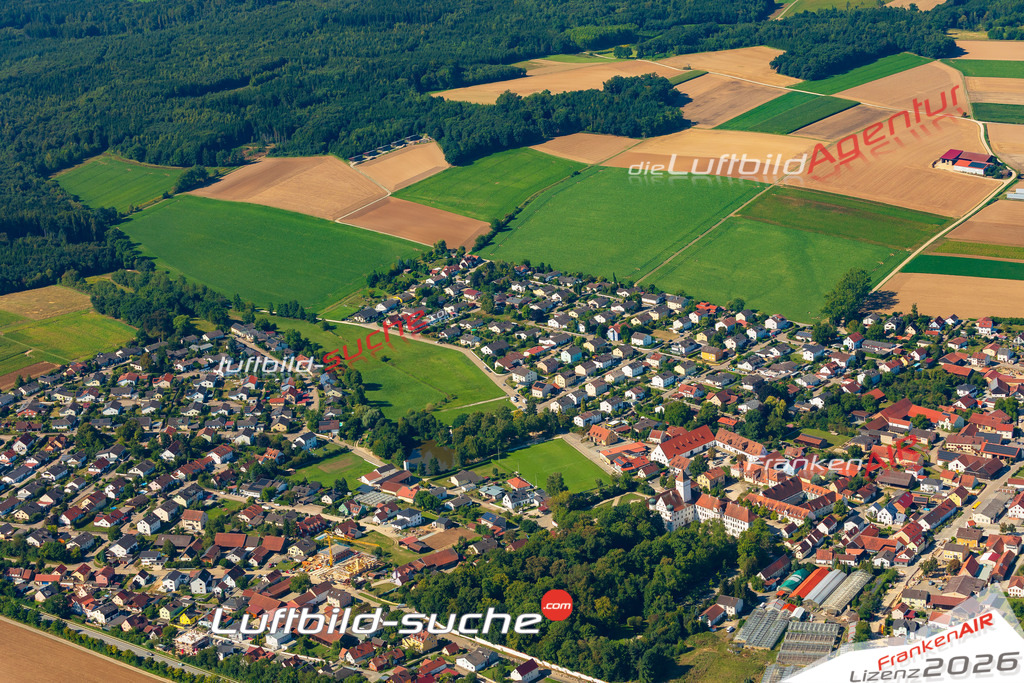 Luftaufnahme von Alteglofsheim - Die Luftaufnahme wurde 2025 vom UL-Flugzeug heraus erstellt ( keine Drohne ) - Hochauflösende Luftaufnahme - für professionelle Ausdrucke geeignet. Die Geschenkidee !Mit Lizenz und Bildrechte bestellbar