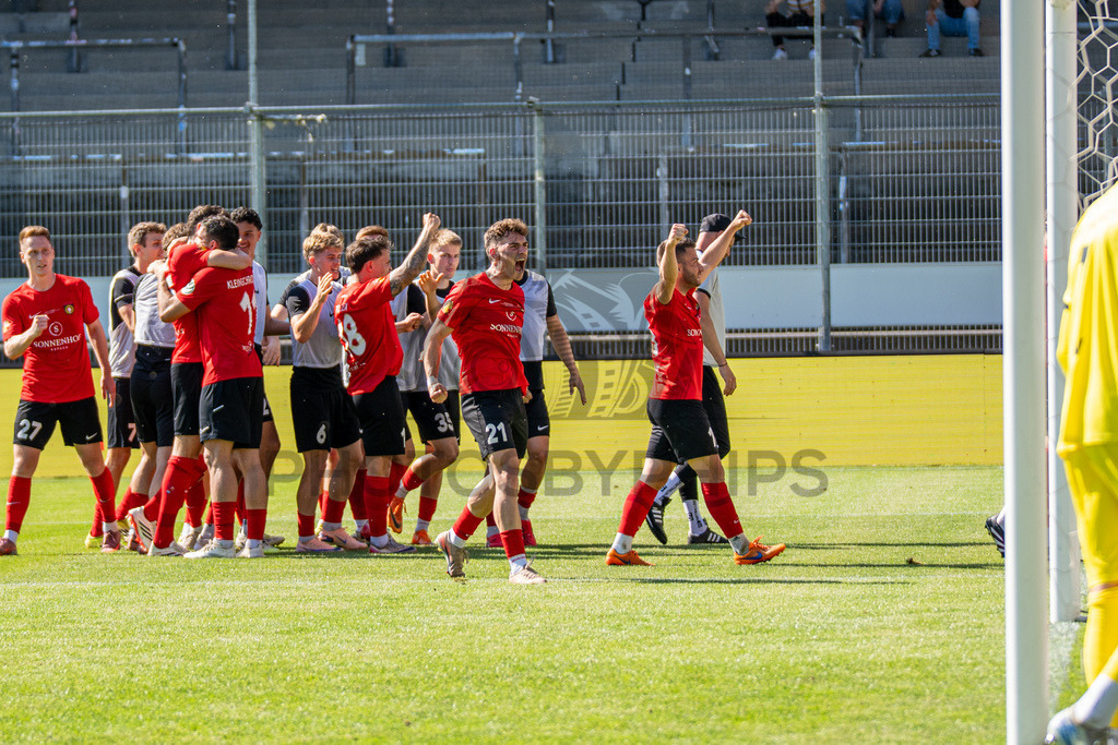 Stuttgarter Kickers vs. SG Sonnenhof Großaspach, Fussball, WFV-Pokal, Finale, 23.05.2026 | Kollektiver Torjubel nach Treffer durch Fabian Eisele (SG Sonnenhof Großaspach, #23) zum 0:2,Stuttgarter Kickers vs. SG Sonnenhof Großaspach, Fussball, WFV-Pokal, Finale, 23.05.2026