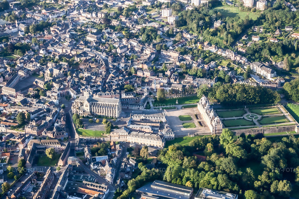 Vue aérienne: Parc du château du château Eu en Normandie à Eu dans le département Seine-Maritime, France – .Photo: IMG_70767.jpg prise le 24/08/2014 par Werner Riehm/FLY-FOTO.eu – Résolution de l'original: 4541 x 3028 px