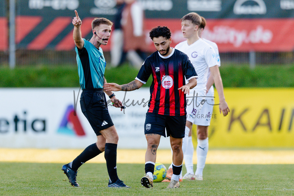 Oberliga Westfalen, Saison 2025/26, 13. Spieltag: 1. FC Gievenbeck - Türkspor Dortmund 2000 | Münster, 02.11.2025: Oberliga Westfalen, 13. Spieltag, 1. FC Gievenbeck empfängt Türkspor Dortmund 2000 im Sportpark Gievenbeck in Münster. Foto: sportfotografie.ms | Markus Paletta - Realisiert mit Pictrs.com