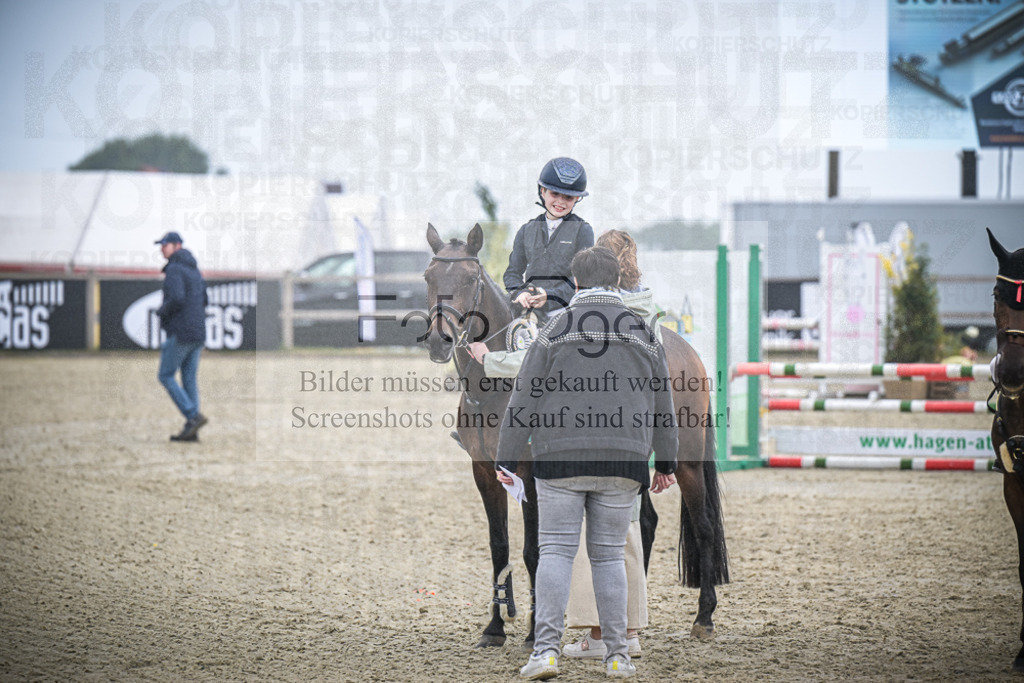 DOS_0009 | Entdecke hochwertige Reitturnierfotos von Foto Oger. Professionell, emotional und authentisch – jetzt Lieblingsmomente im Shop bestellen.Deutschlandweite Turnierfotografie. - Realisiert mit Pictrs.com