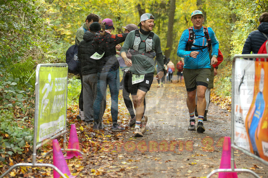 251026_1342_EX1_3892 | Sportfotografie im Rhein-Sieg Kreis, Köln, Bonn, NRW, Rheinland Pfalz, Hessen, etc. Unser Tätigkeitsfeld umfasst den Laufsport vom Volkslauf über den Marathon, Duathlon, Triathon bis zum Ultralauf wie Kölnpfad Ultra oder Schindertrail.