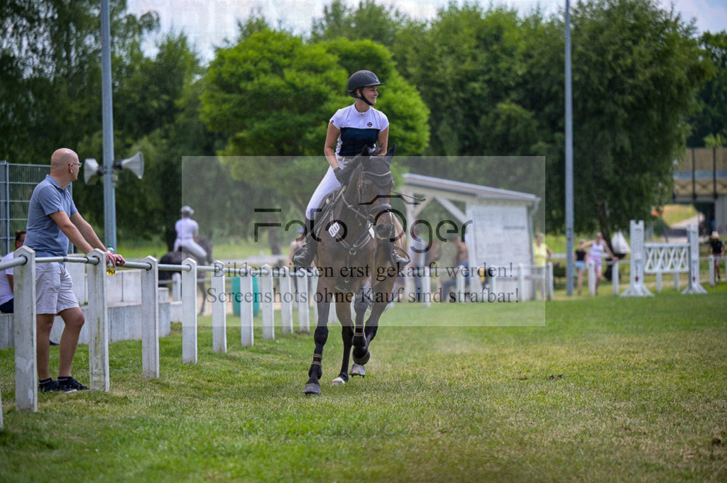 Reitturnier Voxtrup | Entdecke hochwertige Reitturnierfotos von Foto Oger. Professionell, emotional und authentisch – jetzt Lieblingsmomente im Shop bestellen.Deutschlandweite Turnierfotografie. - Realisiert mit Pictrs.com