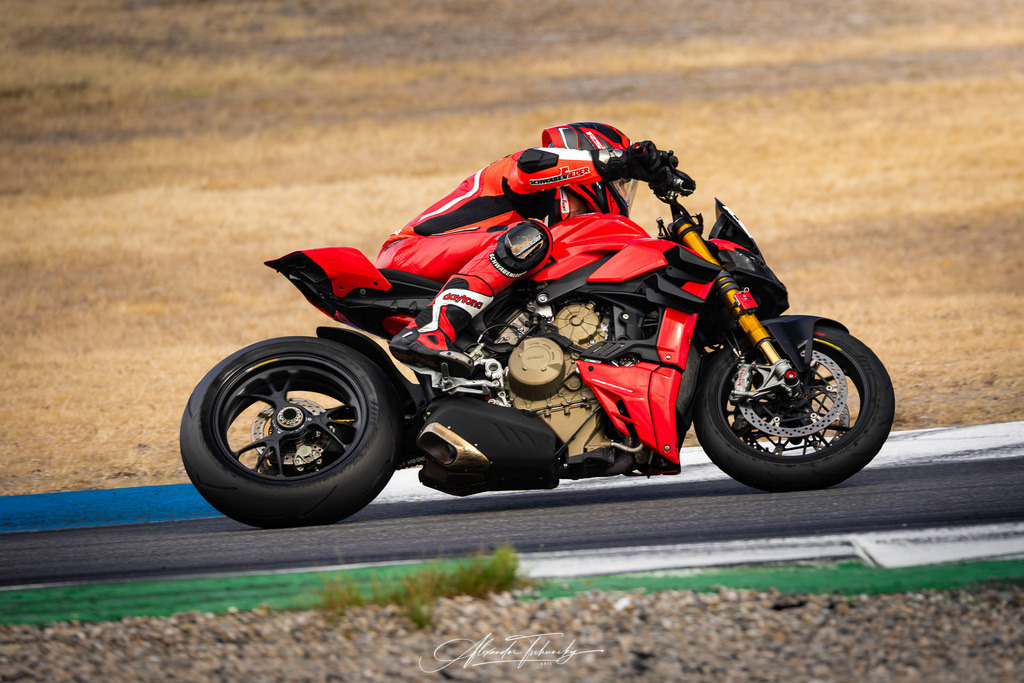 Ducati Trackday Hockenheimring 2026 | Entdecken Sie die faszinierende Welt von Alexander Tschuncky Arts: Kreative Fotografie, atemberaubende Automobilkunst und hochwertiger Bilderdruck. Lassen Sie sich inspirieren! - Realisiert mit Pictrs.com
