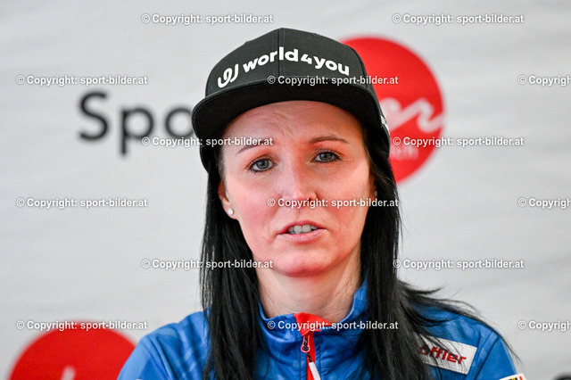 AUT, Pressekonferenz Skisprung-Damen-Weltelite macht Station in Oberoesterreich | 12.02.2024, Olympiazentrum Linz, AUT, Pressekonferenz Skisprung-Damen-Weltelite macht Station in Oberoesterreich, im Bild Jacqueline Seifriedsberger (OeSV-Nationalteam-Skispringerin)