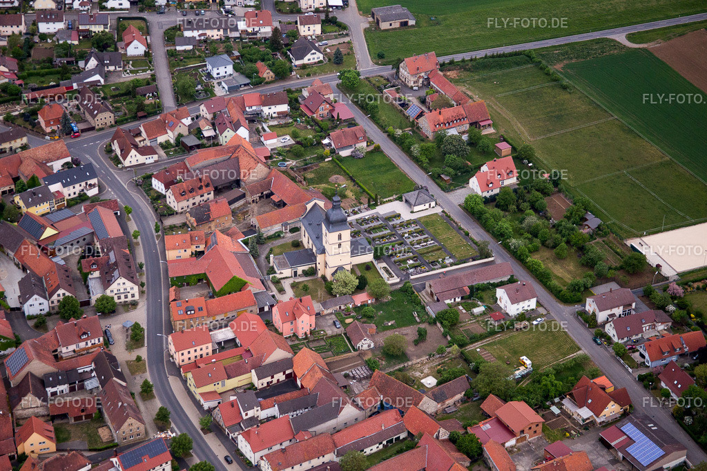 Dorf - Ansicht | Luftbild: Dorf - Ansicht im Ortsteil Herlheim in Kolitzheim im Bundesland Bayern in Deutschland. Foto: IMG_078956.jpg vom 14.05.2015 durch Werner Riehm/FLY-FOTO.de - Realisiert mit Pictrs.com