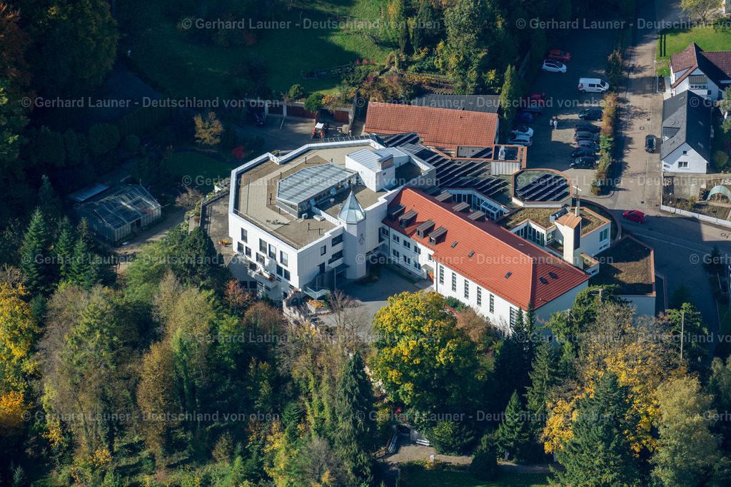 3703652 | DIETENHEIM 13.10.2017 Gebäudekomplex des Klosters " Kloster Brandenburg / Iller e.V. " an der Straße Am Schloßberg in Dietenheim im Bundesland Baden-Württemberg, Deutschland. Weiterführende Informationen bei: Kloster Brandenburg/Iller e.V.. // Complex of buildings of the monastery " Kloster Brandenburg / Iller e.V. " on street Am Schlossberg in Dietenheim in the state Baden-Wuerttemberg, Germany. Further information at: Kloster Brandenburg/Iller e.V.. Foto: Gerhard Launer