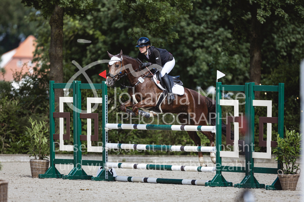 240616_Lemwerder_Springpony-L-314 | Deine schönsten Turniermomente als professionelle Fotos! Entdecke hochwertige Pferdesport-Fotografie im Online-Shop. Jetzt Fotos finden & bestellen!