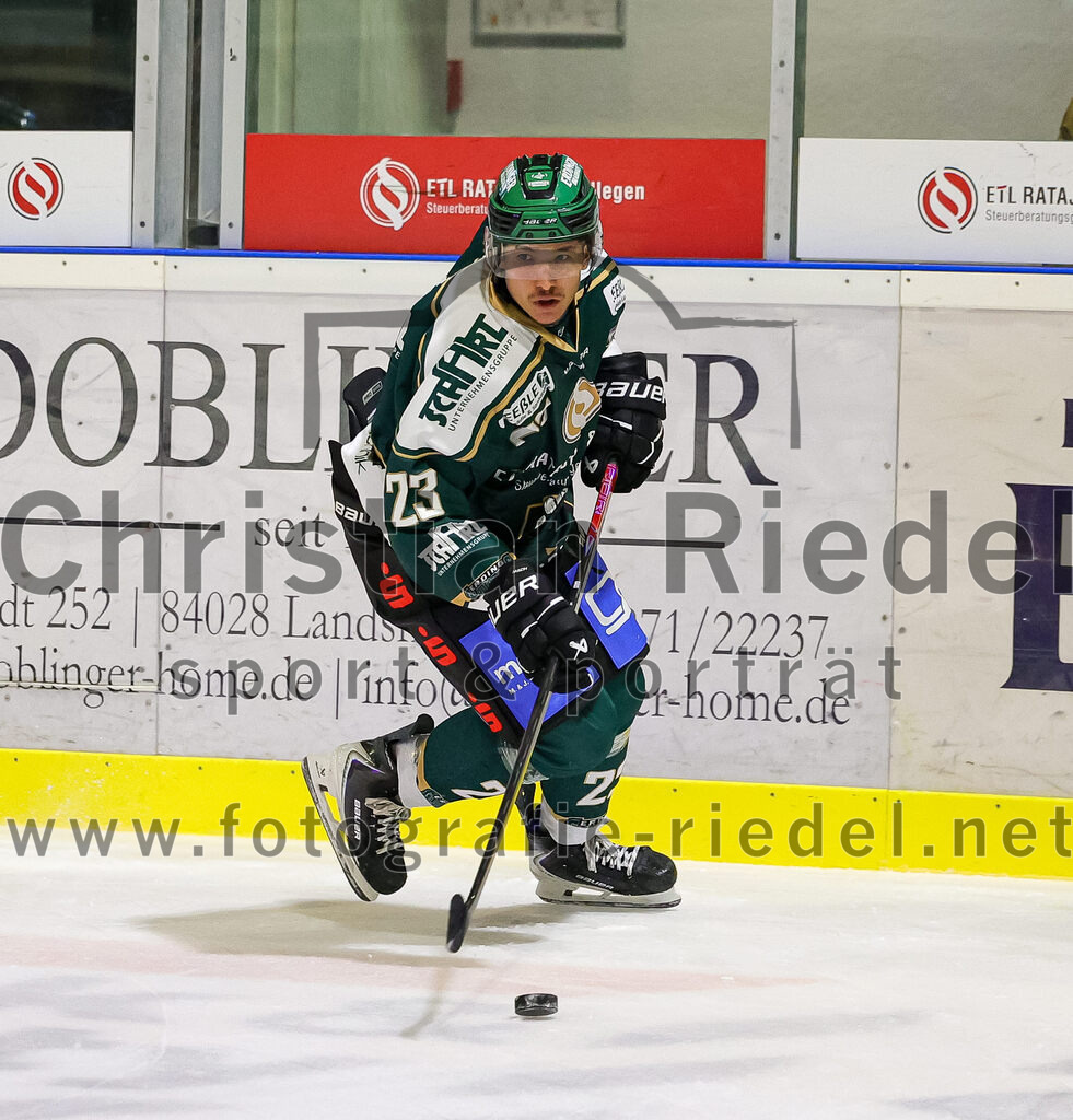 2025-11-25_072_TSV_Erding_gegen_EHF_Passau_Black_Hawks | Erding, Deutschland, 25.11.2025:Eishockey, Oberliga Süd 2025 / 2026, 20. Spieltag, TSV Erding gegen EHF Passau Black Hawks, Endergebnis: 2:3 n.V.Lukas Gaus (Erding Gladiators, #23)Foto: Christian Riedel / fotografie-riedel.net