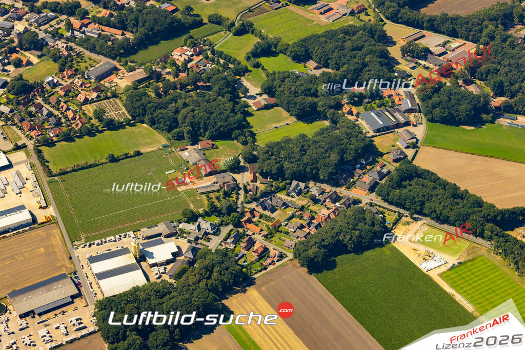 Aktuelles Luftbild von Lüsche Bakum - Die Luftaufnahme wurde 2022 mittels UL-Flugzeug erstellt ( keine Drohne ) - hochauflösende Kamera-Systeme von  Canon -Beste Qualität - Für grossformatige Ausdrucke geeignet. Die Geschenkidee !