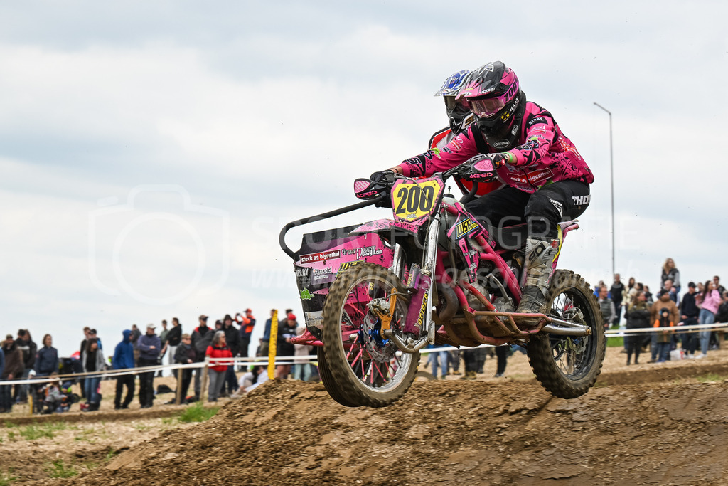 Motocross Schlatt bei Winterthur - 30. April 2023 | #200 Haberthuer Andri / Steck Rolf aus Deitingen (CH) auf Wsp Zabel in der Kategorie Seitenwagen am Motocross Schlatt bei Winterthur, 30. April 2023. 
Instagram: @mx_schlatt | @mc_wila | @sam_schweiz
Bild: Sportfotografie Markus Aeschimann | www.markus-aeschimann.ch - Realisiert mit Pictrs.com