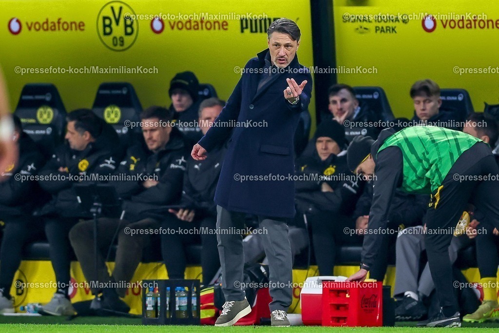 BVB13012601037 | 13.01.2026, Fußball, Borussia Dortmund - SV Werder Bremen,, 1. Fußball Bundesliga, 17. Spieltag, Signal Iduna Park, Saison 2025 2026: Cheftrainer Niko Kovac (BVB #hc) gestikulierend am Spielfeldrand   DFB regulations prohibit any use of photographs as image sequences and or quasi-video.