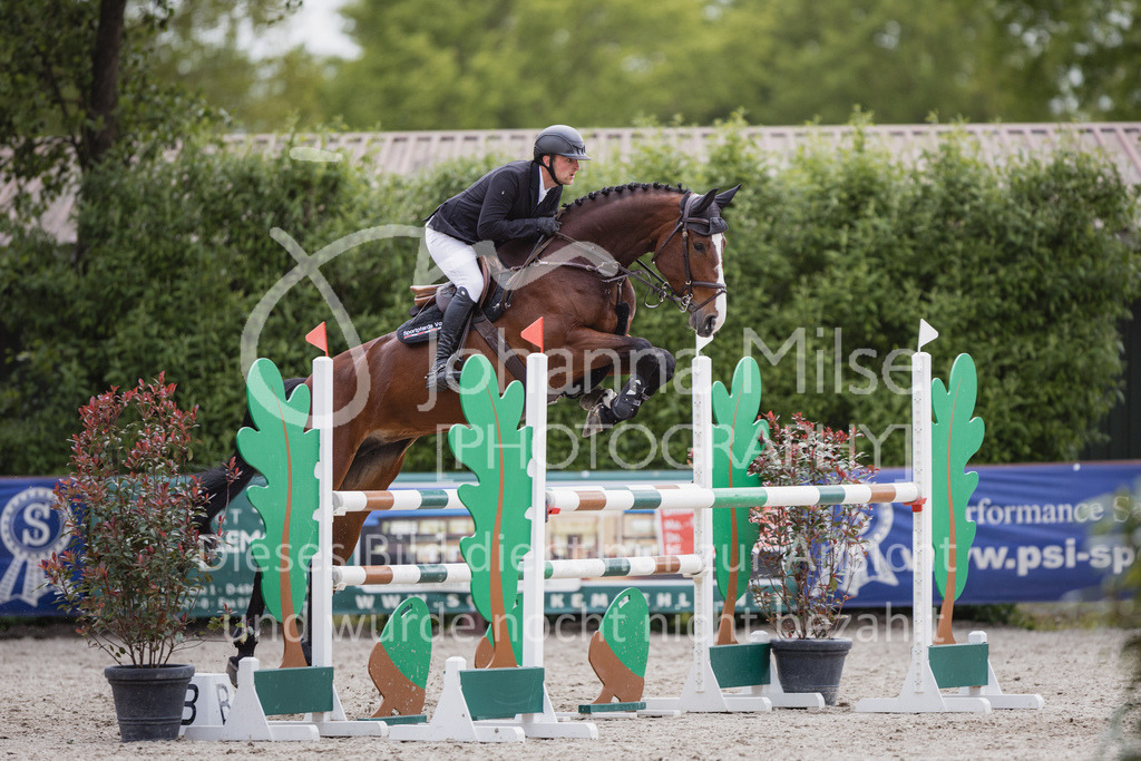 230516_Mühlen_05SprPf-L-589 | Deine schönsten Turniermomente als professionelle Fotos! Entdecke hochwertige Pferdesport-Fotografie im Online-Shop. Jetzt Fotos finden & bestellen!