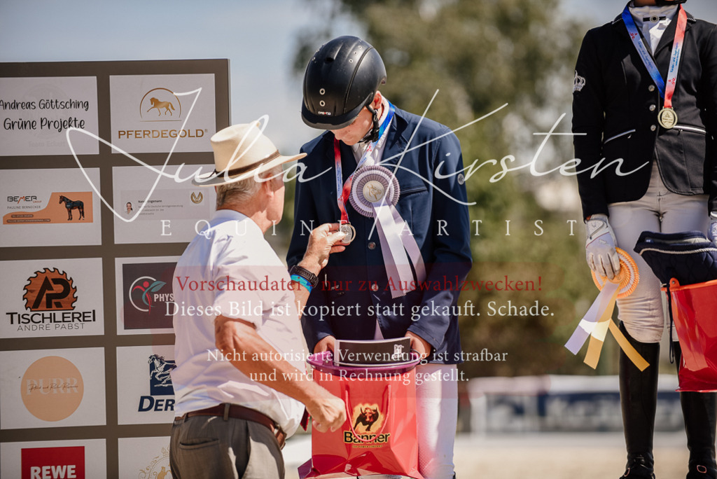 DSC_8859 | Pferde- und Turnierfotografie in Westsachsen. Pferdeportraits, Auftragszeichnungen und intuitive Kunst.