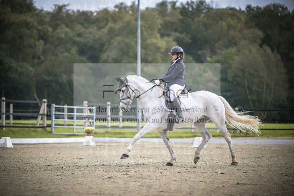 DOS_B432 | Entdecke hochwertige Reitturnierfotos von Foto Oger. Professionell, emotional und authentisch – jetzt Lieblingsmomente im Shop bestellen.Deutschlandweite Turnierfotografie. - Realisiert mit Pictrs.com