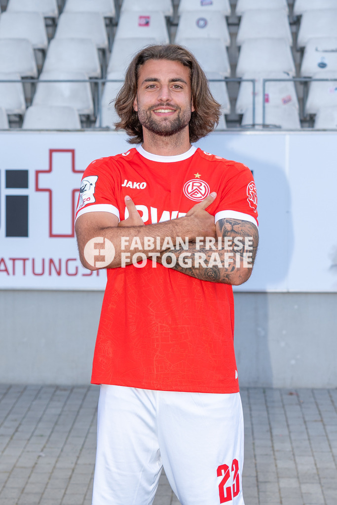 Rot-Weiss Essen; 3. Liga, Portraettermin 2026/2027, Foto: Eibner-Pressefoto/Fabian Friese | Jose Enrique Rios Alonso (Rot-Weiss Essen, #23),Rot-Weiss Essen; 3. Liga, Portraettermin 2026/2027, Foto: Eibner-Pressefoto/Fabian Friese - Realisiert mit Pictrs.com