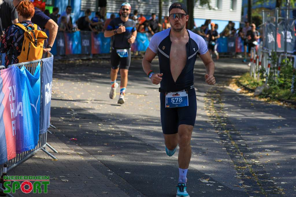 IRONMAN70-3-Duisburg-2025_Laufen_067 | Bildergalerie von Sport-Ereignissen aber auch von weiteren spannenden Dingen - nicht nur vom Niederrhein. In Anlehnung an den bekannten Spruch von Hanns Dieter Hüsch heißt das Motto: "Niederrhein ist überall".  - Realisiert mit Pictrs.com